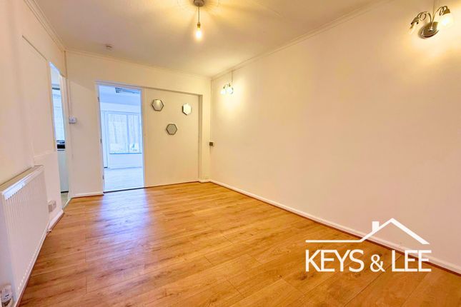4A Bellevue Road, Romford, Greater London photo 4