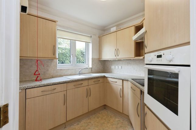 6, Lefroy Court, Cheltenham photo 4