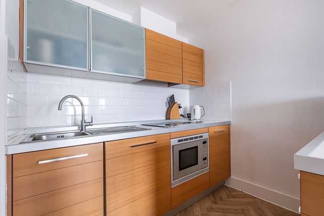 Flat 1007, Balmoral Apartments, 2 Praed Street, London photo 4