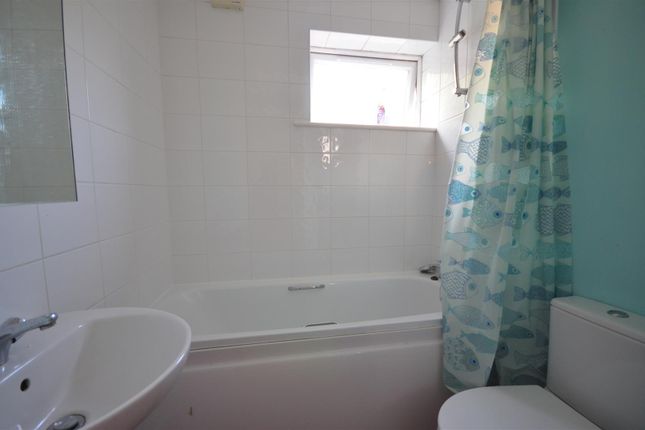 36, Cambridge Gardens, London photo 3