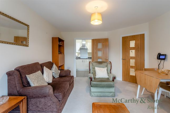 32 Rosebud Court, Westfield Road, Wellingborough photo 4
