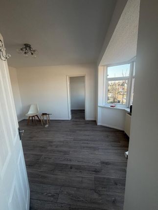 79, Glenloch Road, Enfield photo 3