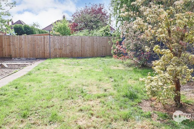 11, Cedar Road, Leicester photo 2