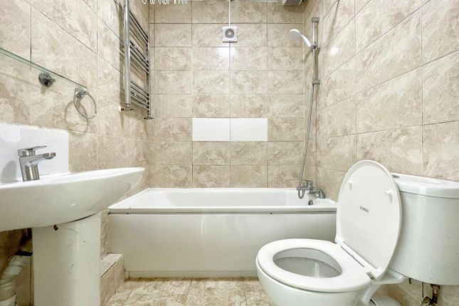 Flat A Shelbourne Road, Haringey photo 3