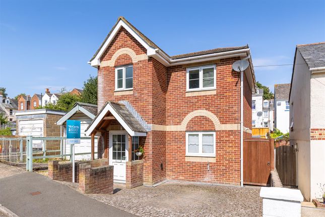 Thumbnail Detached house for sale in Moor Green Road, Cowes