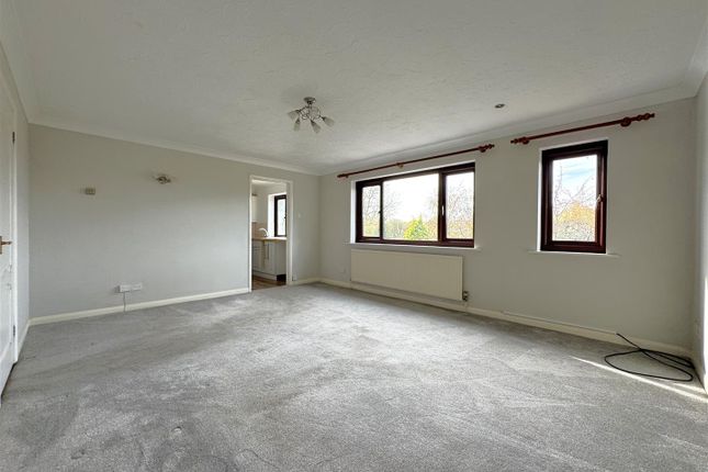 2, Furzy Close, Weymouth photo 4