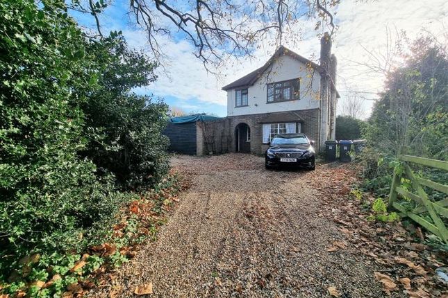 Thumbnail Detached house to rent in Kingfield Road, Woking