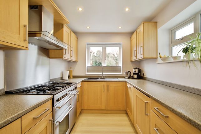 118, Cromwell Avenue, Waltham Cross photo 3