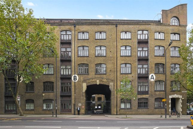 Flat to rent in Telfords Yard, London