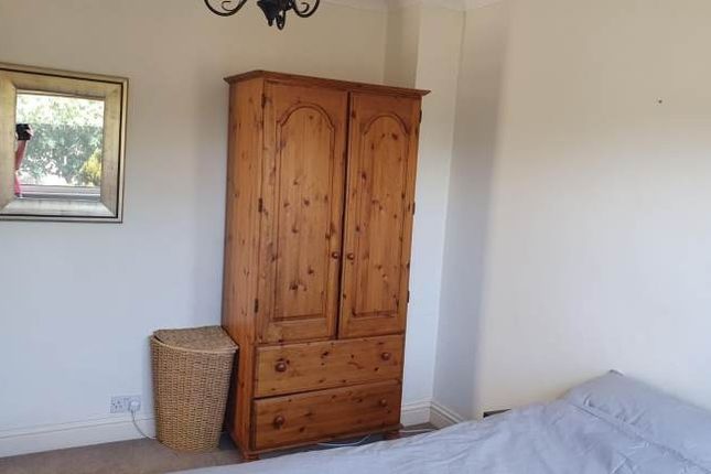 46, Aragon Road, Morden photo 2