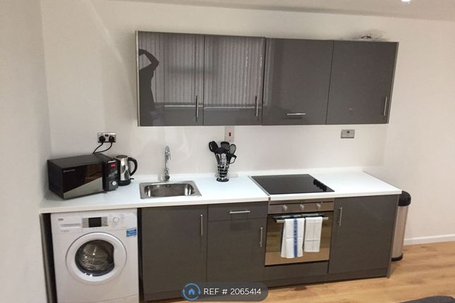 Flat to rent in Keswick House, Leicester