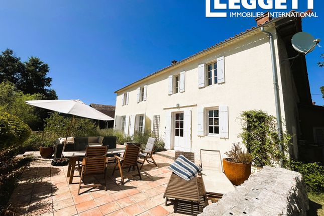 Thumbnail Villa for sale in Clérac, Charente-Maritime, Nouvelle-Aquitaine