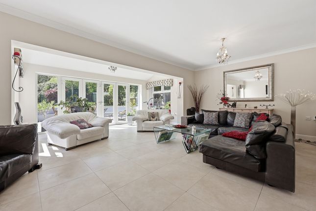 6, Ripley View, Loughton photo 4