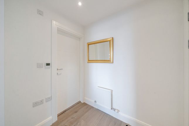 Flat 1, 125A, Stafford Road, Wallington photo 4