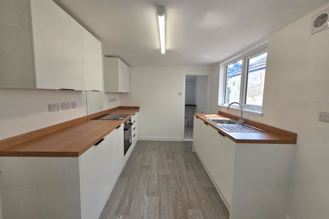 26, Queens Road, GOSPORT photo 3
