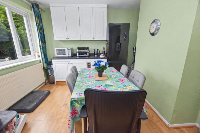 17, Kellett Avenue, West Yorkshire photo 3