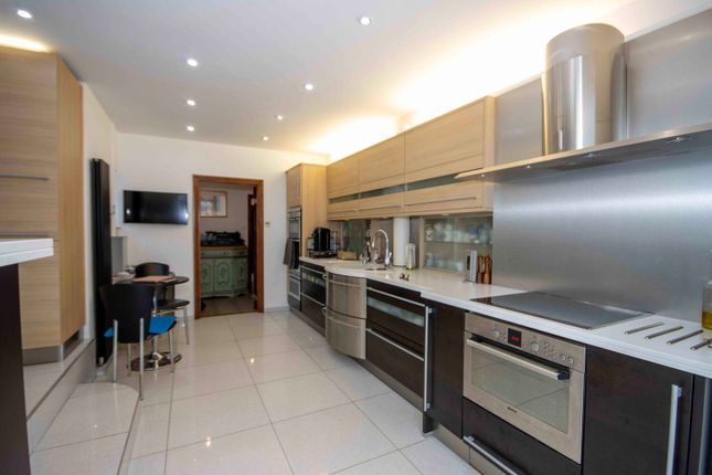 Tudor Lodge, Commonwood, Kings Langley photo 5