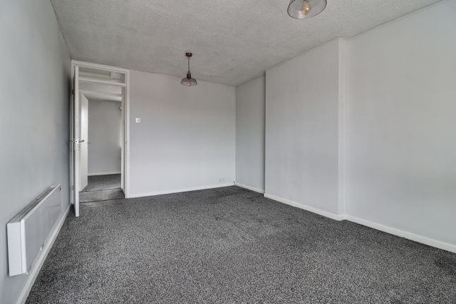16, Alder Avenue, Wakefield photo 4