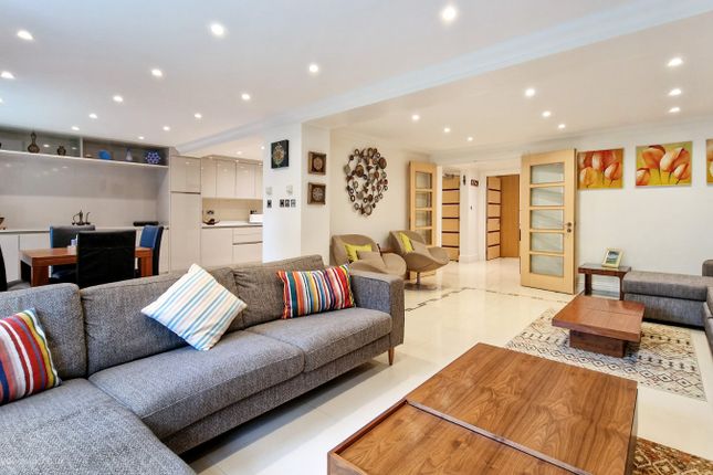 5B, Woodlands Close, Buckinghamshire photo 2
