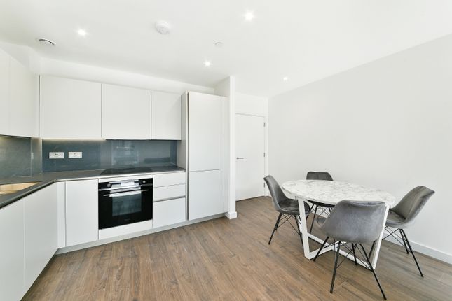 Flat to rent in Hartingtons Court, Woodberry Down, Finsbury Park