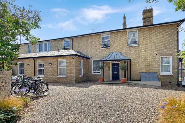 Studio flat on Flat 5, Grafton House, 64 Maids Causeway, Cambridge, £250,000
