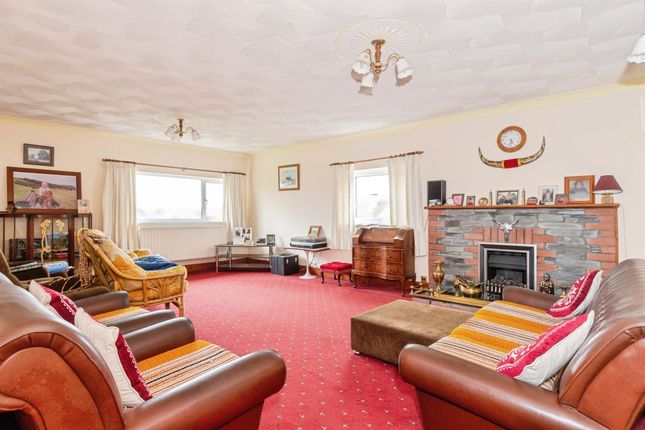 11, Aysshton Gardens, Callington photo 4