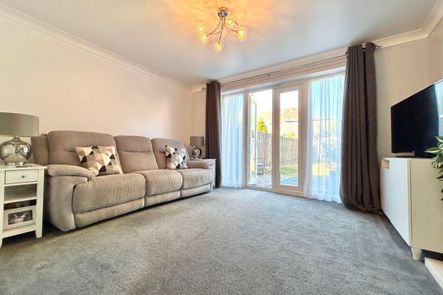 13 Thursby Walk, Exeter photo 2