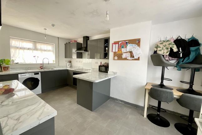 9, Coedyclun, Kidwelly photo 2