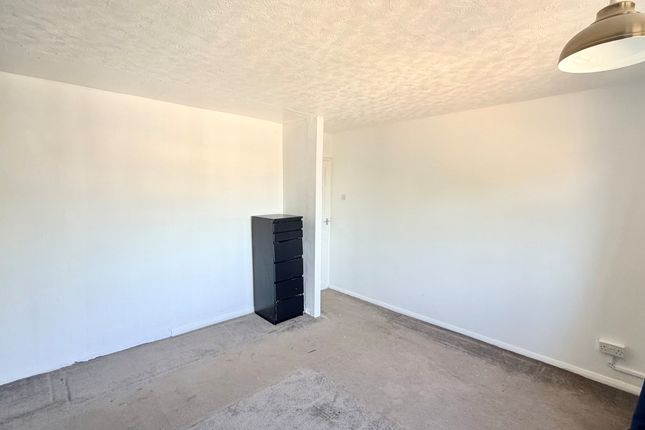 132, Rainham photo 5
