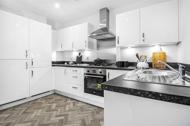 Thumbnail Flat for sale in 33 West Forest Place, Wokingham