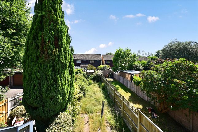 13, Wellesley Close, Guildford photo 2