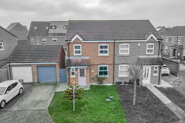 7, Cygnet Close, Hornsea photo 2