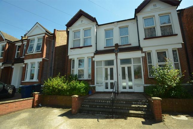 Flat to rent in Byron Road, Mill Hill