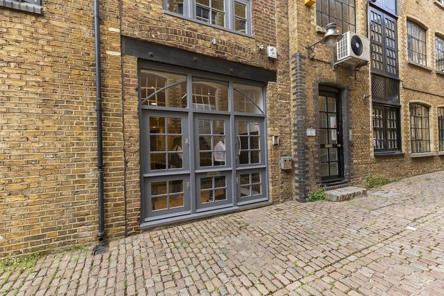 Office to let in Hackney Road, London