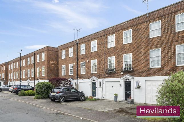 Thumbnail Town house for sale in Illingworth Way, Enfield