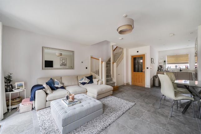 16, Hinman Copse, Bracknell photo 2