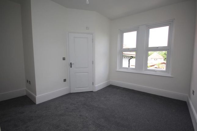 17 Kingsway, Woking photo 4