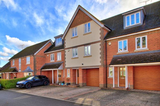 Thumbnail Town house for sale in Rectory Close, Wokingham