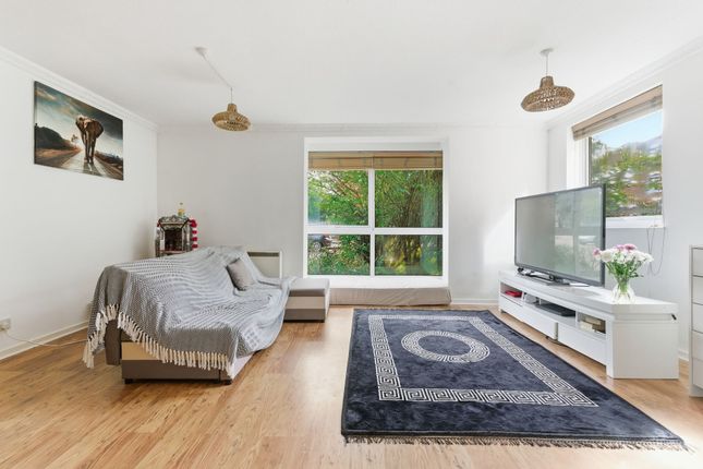 6 Lytham Court Cardwell Crescent, Ascot photo 2