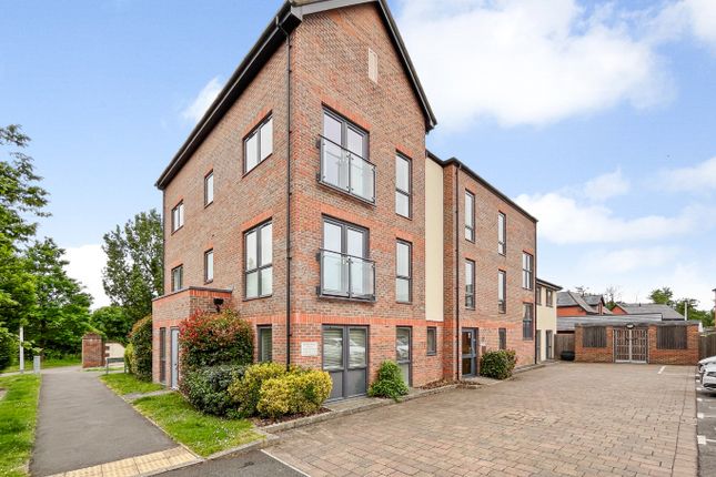Thumbnail Flat to rent in Barrowe House, Oak Drive, Arborfield Green, Reading, Berkshire
