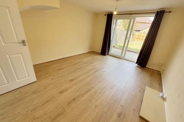 13, Weaver Drive, Rugby photo 4