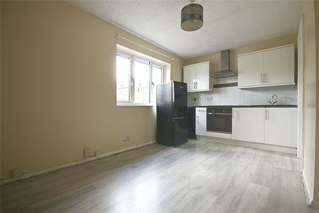 Thumbnail Flat to rent in Friends Avenue, Cheshunt, Waltham Cross, Hertfordshire