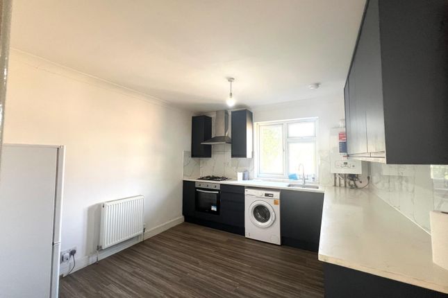 12A, Perry Close, Uxbridge photo 5