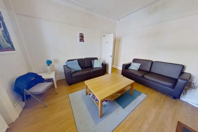 11 Victoria Road, Leeds photo 3