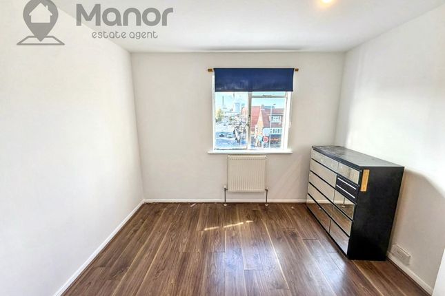 23 Waverley Road, Slough photo 5