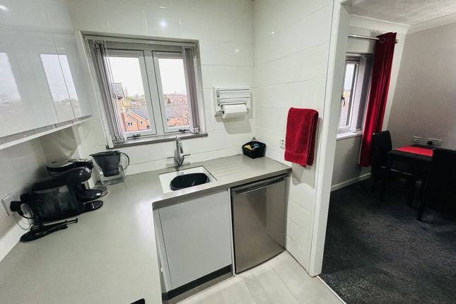 Liddiard Court,Flat 39, Belfry Drive, Stourbridge photo 4