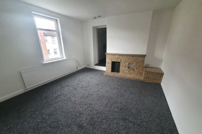 Thumbnail Flat to rent in Doncaster Road, Ferrybridge