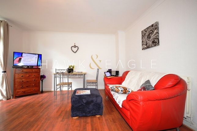Flat to rent in Island Gardens, London, Greater London.