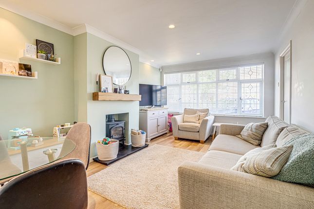 14, Macmurdo Road, Leigh-on-sea photo 2