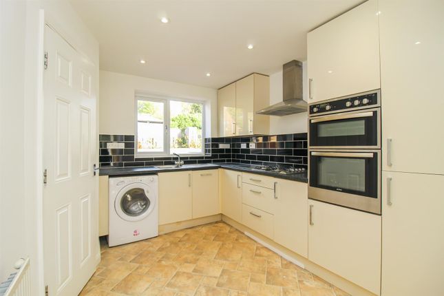 48, Meadow Bank, Dewsbury photo 2